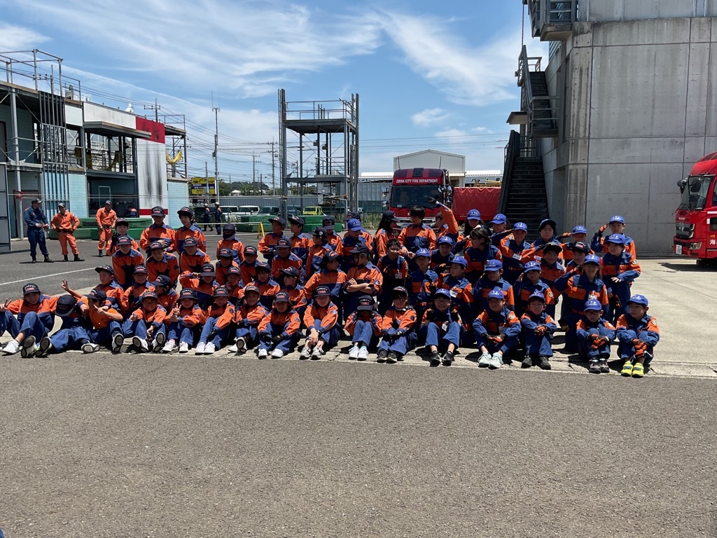 海老名市少年消防クラブ員と一緒に