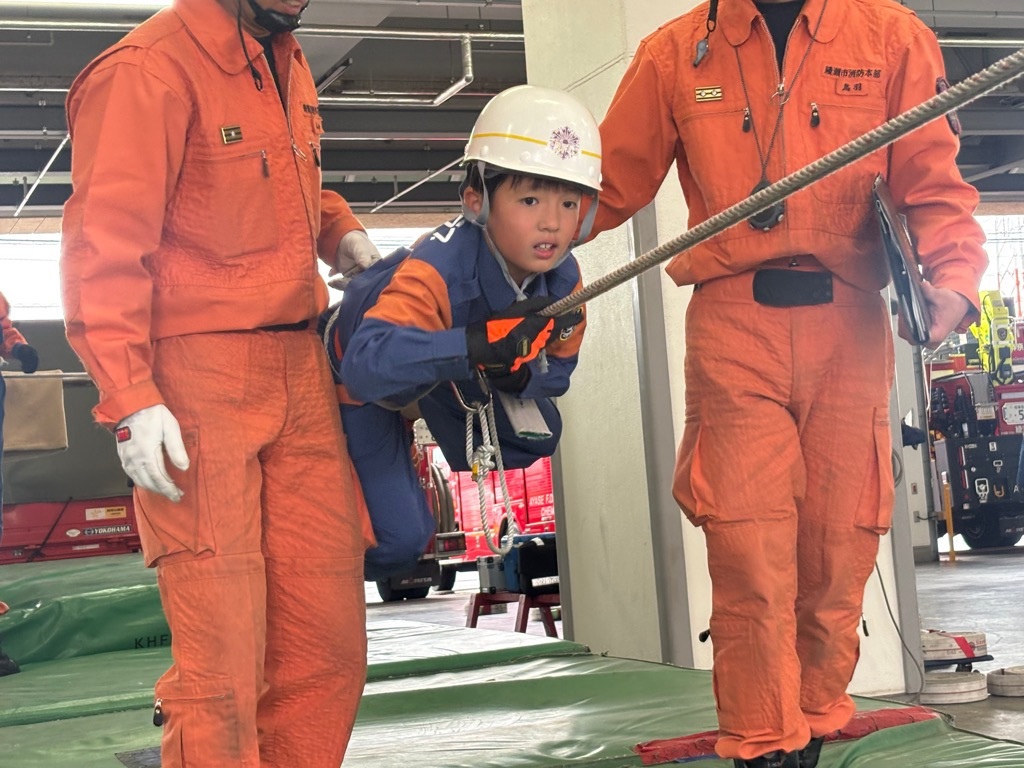 セイラー渡過を実施するクラブ員