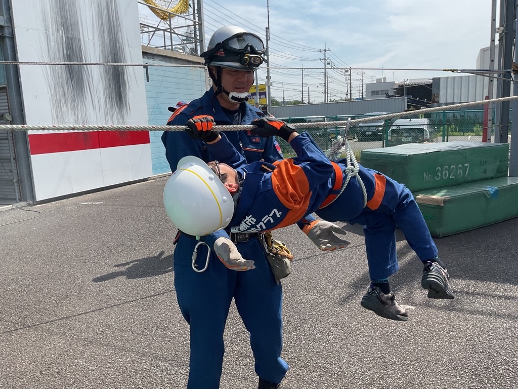 ロープを渡る訓練