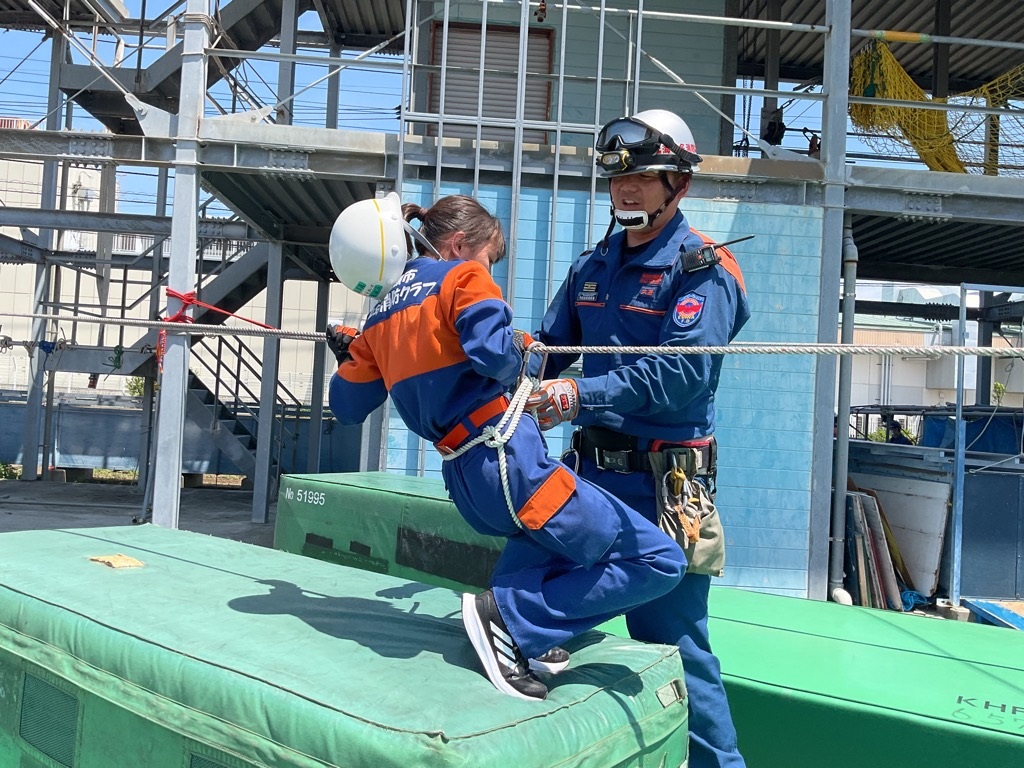 ロープで渡る訓練3