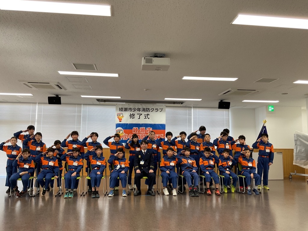 修了式で全体で取っている写真