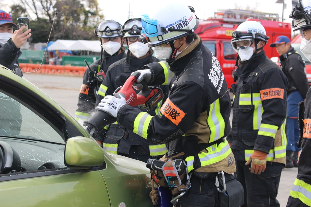 窓ガラス破壊訓練