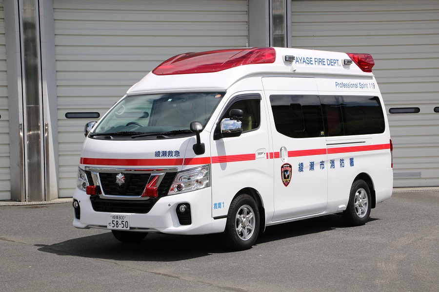 救急救命士が乗車し、様々な医療器材を搭載し、救命率向上に対応する。