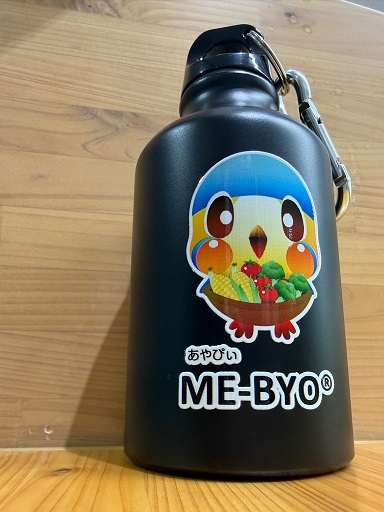 あやぴぃのイラストが描かれた黒いステンレスミニボトル